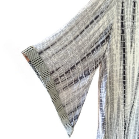 POL Size Small Kimono Gray and White Open Front   Long - Picture 4 of 6